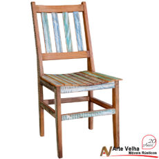 Cadeira de Madeira Modelo Ripada Acabamento Colorido