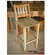 Cadeira de Madeira Estilo Bistrô Modelo Ripada Acabamento Colorido